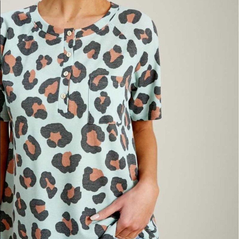 Leopard Henley